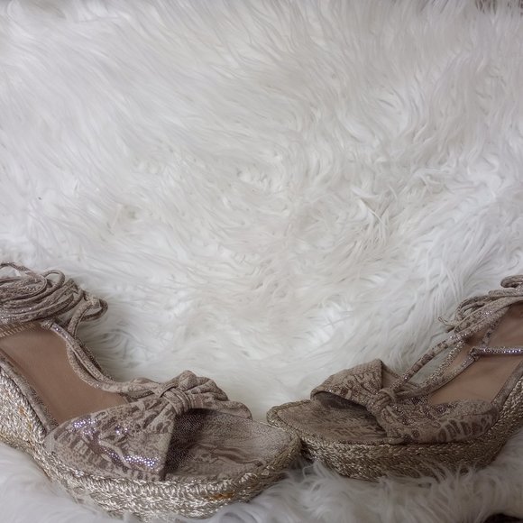 REDUCED! Stuart Weitzman Gold Wedge Lace-up Shoes size 9.5 Barely worn Like NEW - Picture 4 of 6